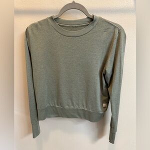 Vuori Women's Daydream Crew Size Small Pistachio Heather